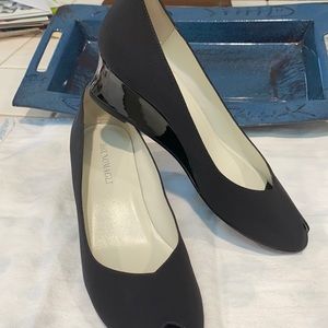 Bruno Magli peep toe wedge, sz 8 1/2B black
